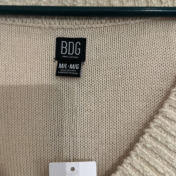 Urban Outfitters oversized crème vest. Size M/L. - Picture 6 of 6